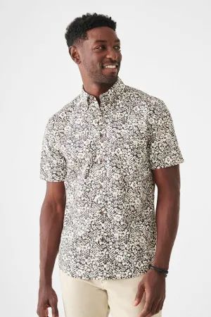 Faherty Short-Shirt Stretch Playa Shirt in Washed Black Hilo Floral