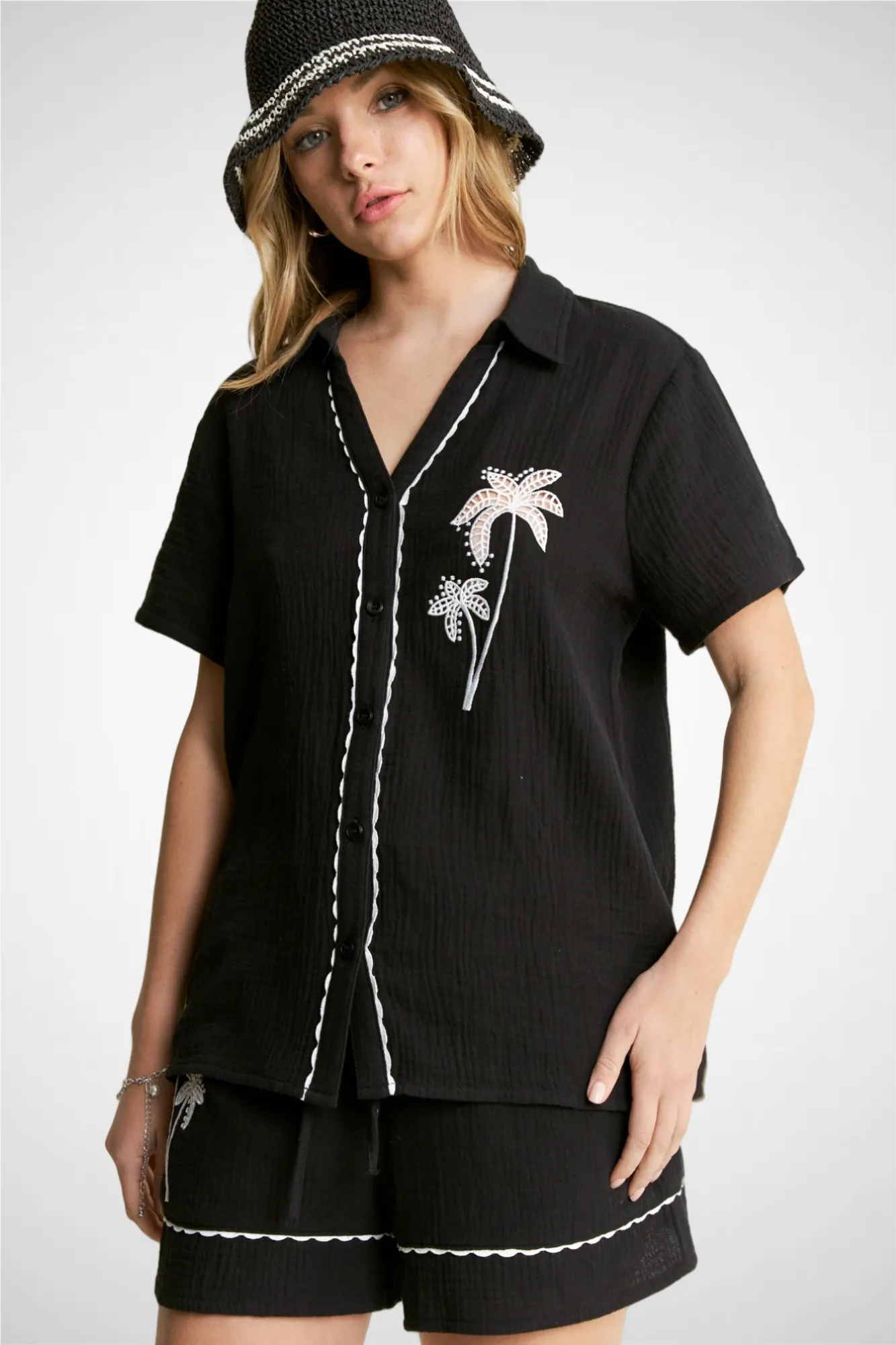 Palm Tree Embroidery Shorts
