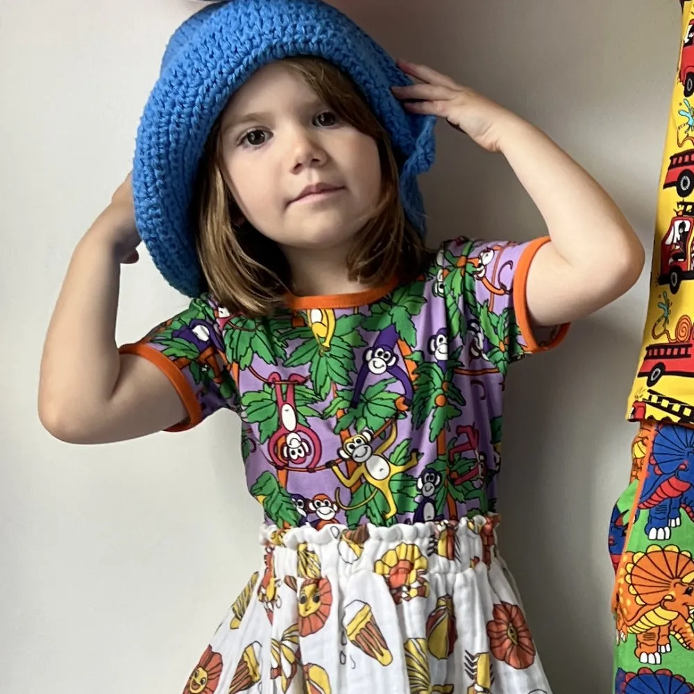 T-shirt with monkies