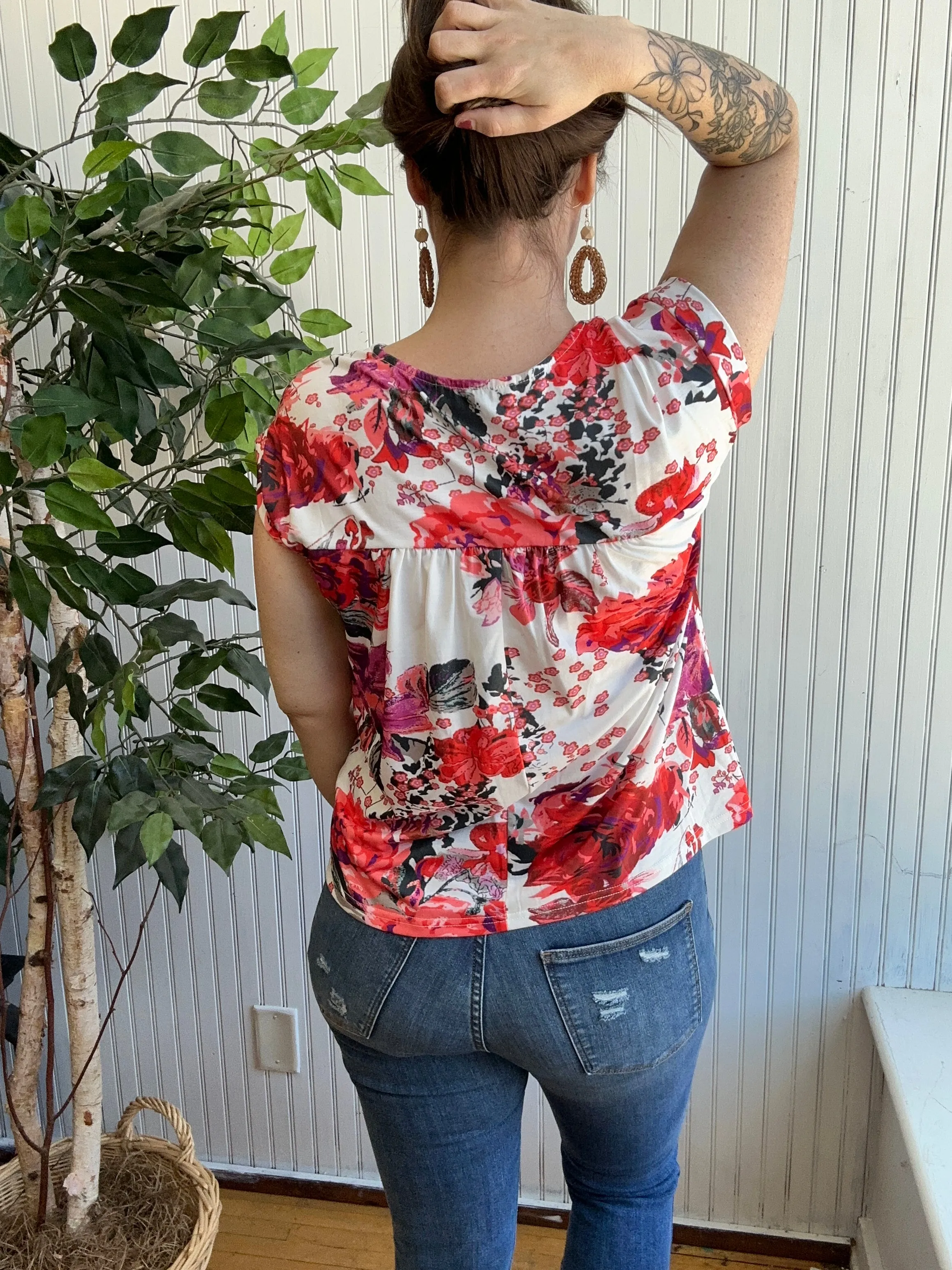 White Bold Floral Short Sleeve Top